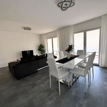 Adriana Apartment Lakmartin