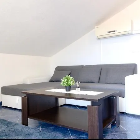 Apartment Adriana Lakmartin